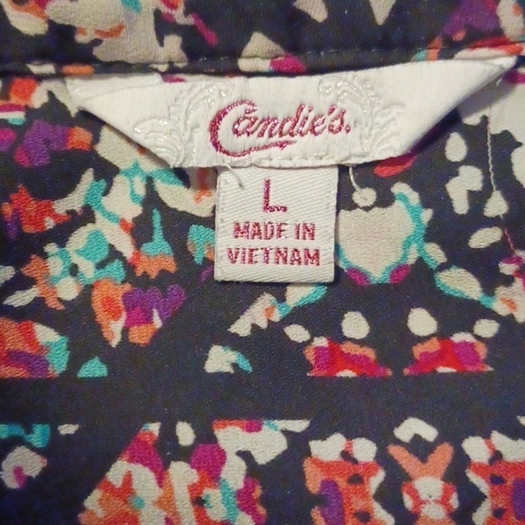 CANDIES, MID SLEEVE SHIRT, BUTTON SLEEVES, SIZE LARGE. - Picture 4 of 4
